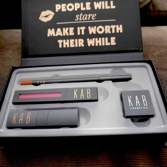 KAB Cosmetics ready by lip kit - Picture 2 of 3
